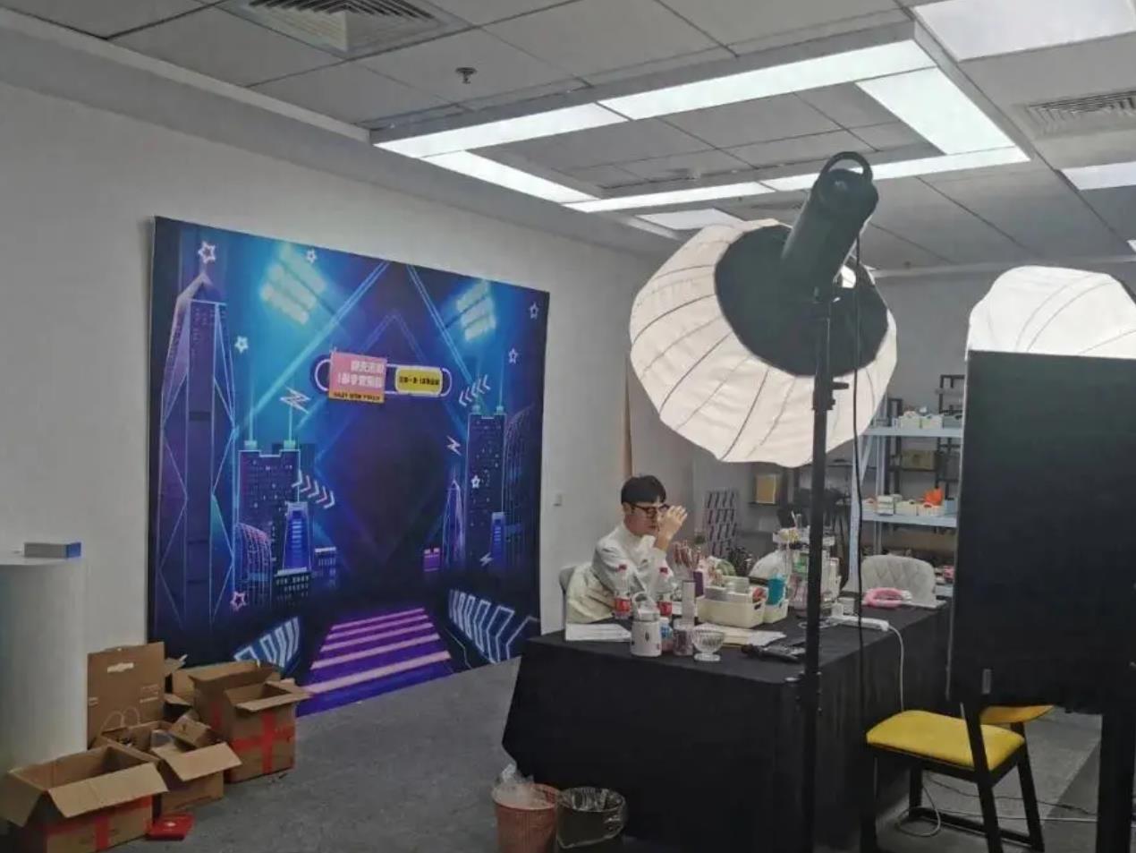 图片[1]-直播直播带货一般怎么收费多少佣金，主播卖货100万能赚多少。-阿灿说钱